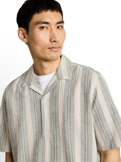 Chemise rayée aux tons naturels