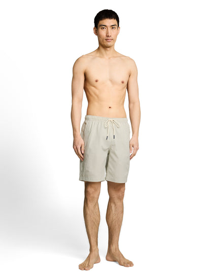 Un essentiel de plage au style raffiné
