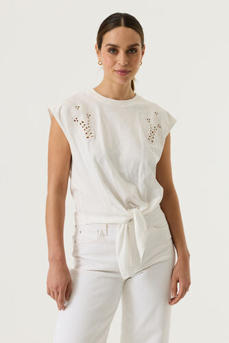T-shirt à broderies délicates