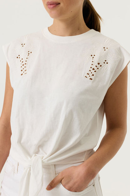 T-shirt à broderies délicates