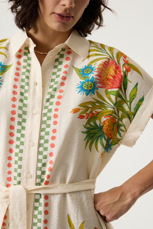 Robe chemise blanche à imprimé tropical et ceinture