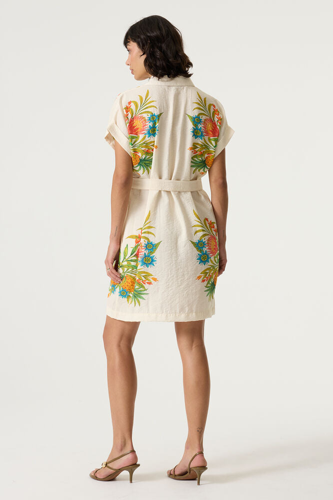 Robe chemise blanche à imprimé tropical et ceinture