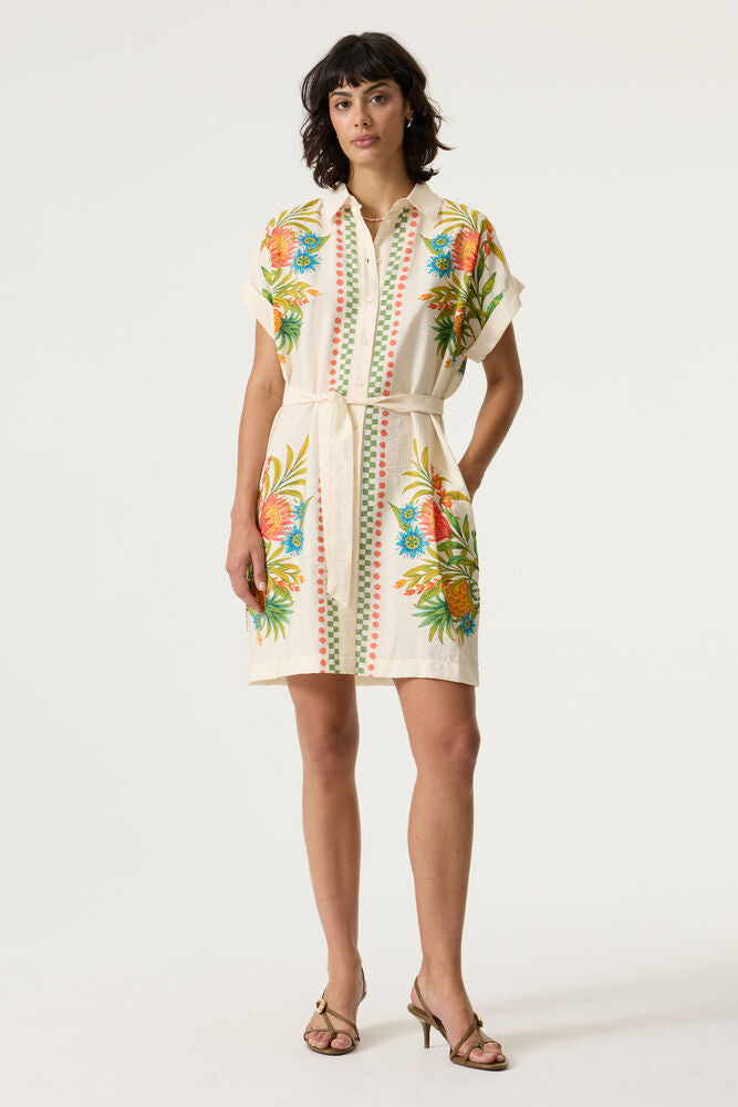 Robe chemise blanche à imprimé tropical et ceinture
