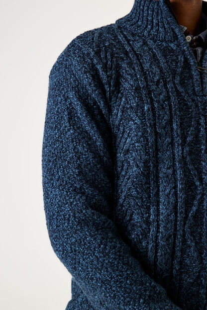 Pull en maille torsadée