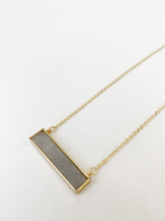 1451-GRY Collier Caracol